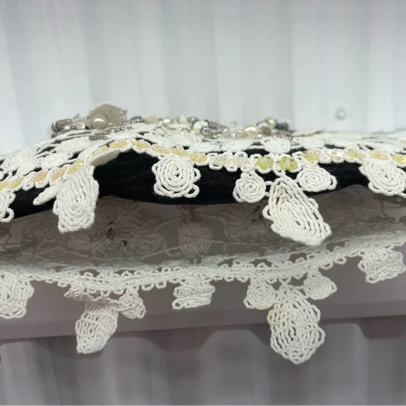 Mary Frances Lace Purse - Picture 5 of 11